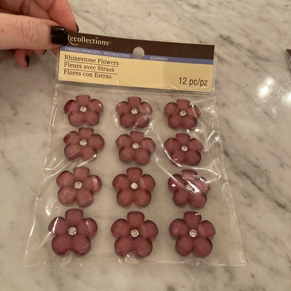 🔸NWT🔸Bundle of Rhinestone Flowers Embellishments by Recollections - Picture 11 of 13